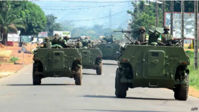 تقع الجمهورية تحت وطأة صراع أهلي منذ أن أطاح متمردو السيليكا برئيسها في مارس/آذار عام 2013