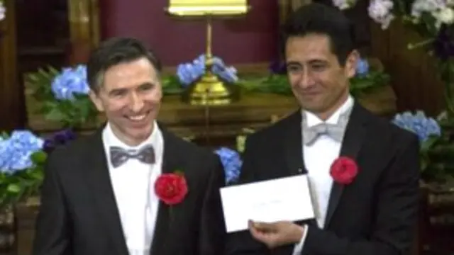 لندن کے علاقے ازلنگٹن میں پیٹر میگریتھ اور ڈیوڈ کابریزا نے قانون کے اطلاق کے فوراً بعد شادی کی