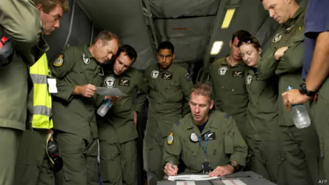 澳大利亚皇家空军与新西兰皇家空军飞行员研究搜寻计划（29/03/2014）