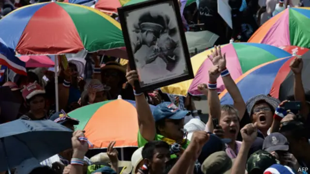 抗議者要求英祿下台