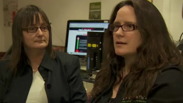 ترى بعض المثليات أن الزواج القانوني يعطي حقوقا أكثر من الشراكة المدنية