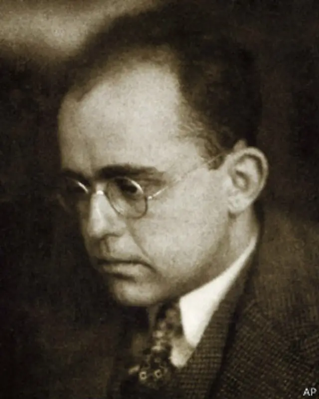 پدر او به نام هیلدبراند این آثار را جمع آوری کرده بود