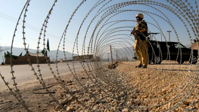 پاکستانی حکام کا کہنا ہے افغان مہاجروں کے خلاف اس طرح کی کاروائیاں کسی مہم کے تحت نہیں ہوئی ہیں۔