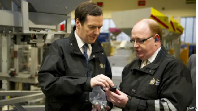 انخفض العجز التجاري إلى 5.7 مليار استرليني في الربع الرابع من 2013