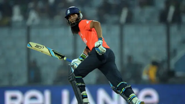 معین علی صرف دس رنز بنا سکے۔