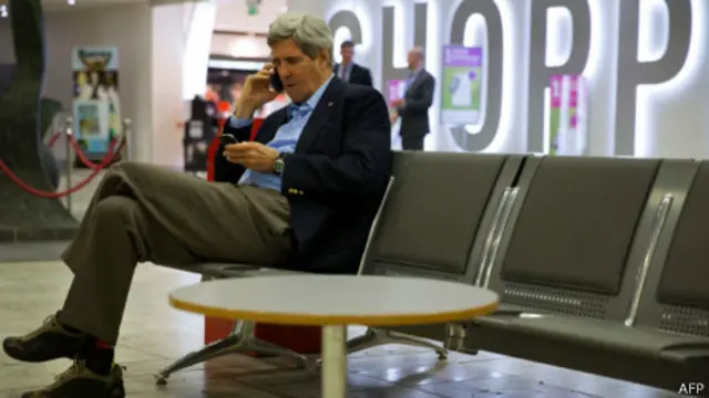 Ông Kerry sắp xếp cuộc gặp với ông Lavrov qua điện thoại