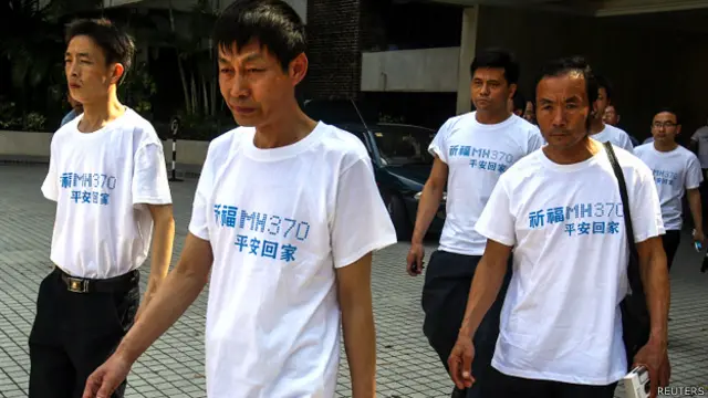 چینی مسافروں کے بعض لواحقین نے ملائیشیا کی جانب سے دی جانے والی تفصیلات کو تسلیم کرنے سے انکار کر دیا ہے