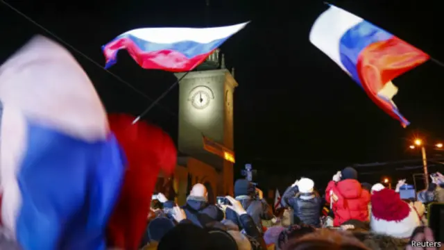 Часы на башне железнодорожного вокзала Симферополя