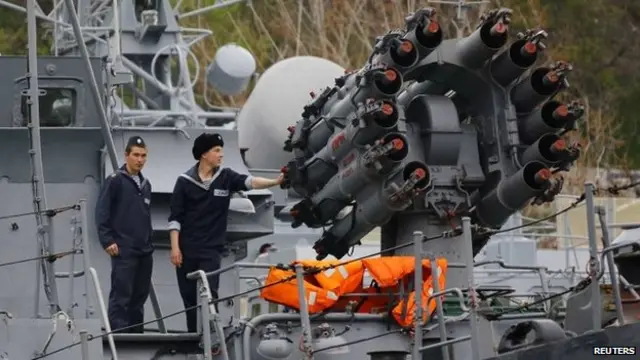 روسي سمندري پوځیانو هم د اوکرایین کښتۍ او سمندري اډې نیولې.