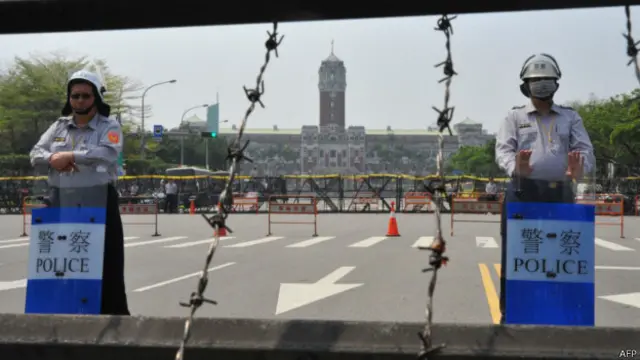 台湾总统府前的警察（2014年3月30日）