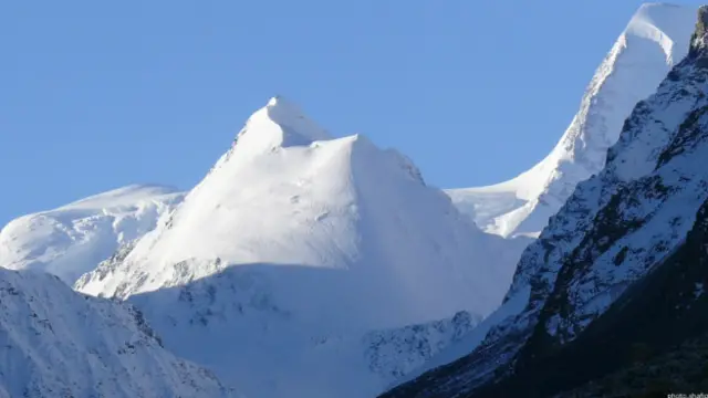 واخان د افغانستان په بدخشان ولایت کې لرې پرته غرنۍ سیمه ده.