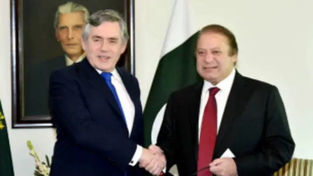 ගෝඩන් බ්රවූන් පකිස්ථානයේ සංචාරයක නිරත වූයේ නවාස් ෂරිෆ්ගේ ආරාධනයෙන්.