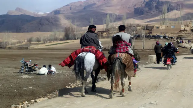 बुज़कशीः जवां अफ़गान मर्दों का खेल