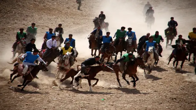 बुज़काशीः जवां अफ़गान मर्दों का खेल
