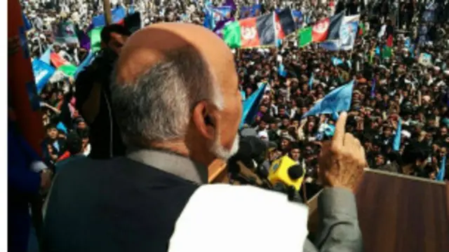 این گردهمایی‌ها همچنین زمینه‌ مناسبی را برای نامزدان فراهم کرد تا حمایت رهبران سیاسی، مذهبی و منطقه‌ای را در مقابل مردم بدست آورند