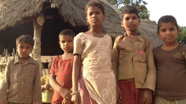 भारत नेपाल सीमा पर बसे लौकी कला गाँव के बच्चे