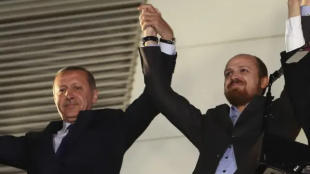  نخست وزیر ترکیه وعده داده است که 'دولت موازی' را در کشورش ریشه کن کند