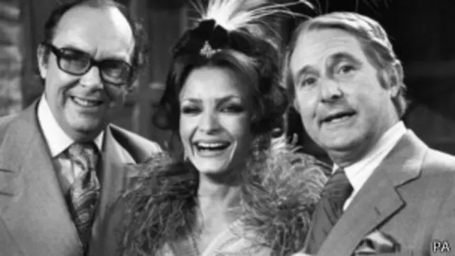 شاركت أومارا في العديد من الأعمال الفنية منذ السيتينيات