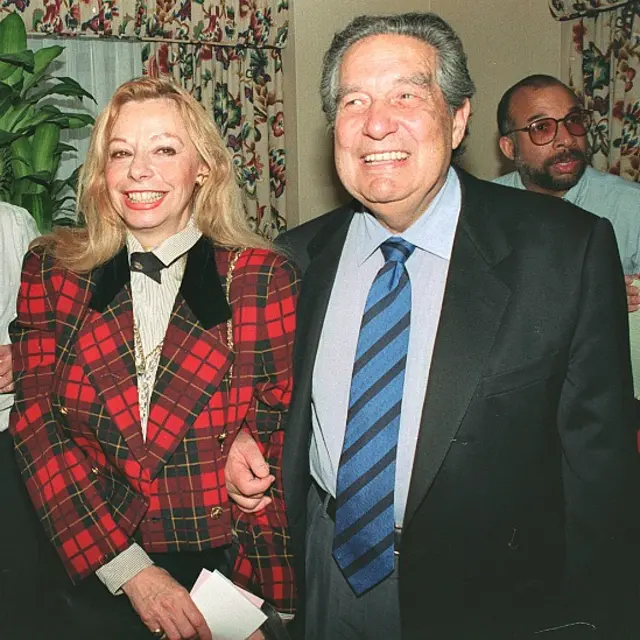 En 1990, año en que esta foto fue tomada, Octavio Paz recibió el premio Nobel de Literatura. Veía coronada así una vida dedicada a la poesía, el ensayo y la traducción. (Foto: Getty Images)