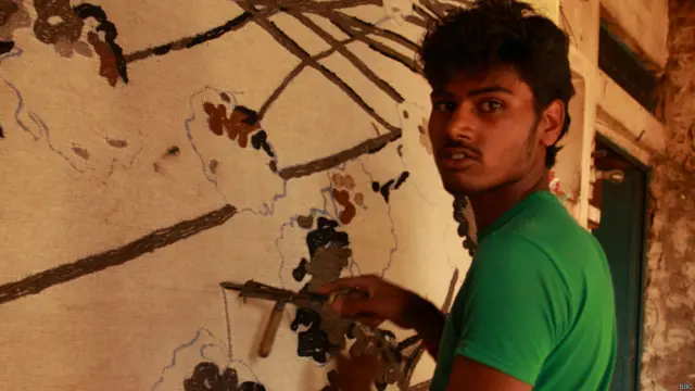 उत्तर प्रदेश के भदोही शहर में कालीन बुनने वाले