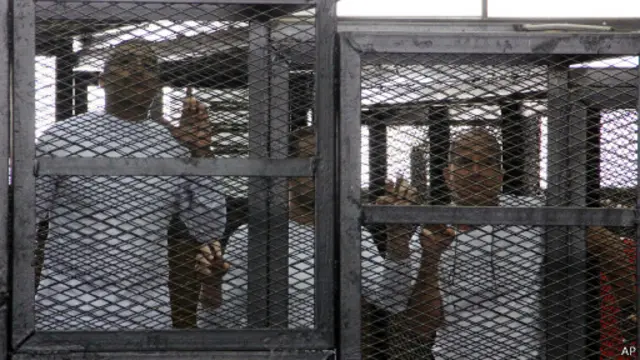 وصفه غريسته اتهامه بالانضمام للإخوان المسلمين بأنه "غير معقول".