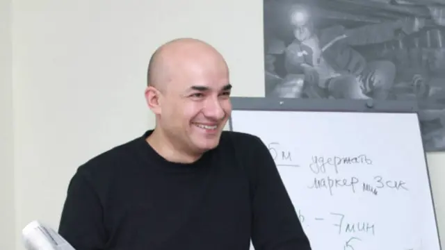 Konsol oynayotganda porno suratga tushdi Yosh ayol eshakda sikiladi