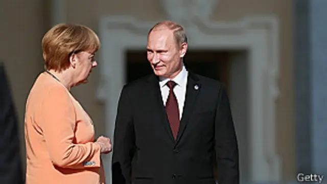 ولادمير پوتين دغه خبرداری داسې مهال ورکوي چې اوکراين د هېواد په ختيځ کې د روس پلوو پر ضد عمليات پيل کړي