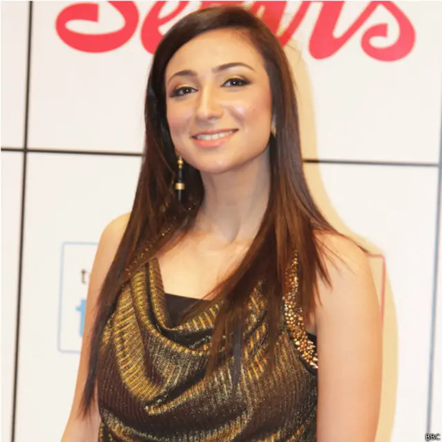 مشہور سنگر انوشے اشرف کا ریڈ کارپٹ پر ایک انداز