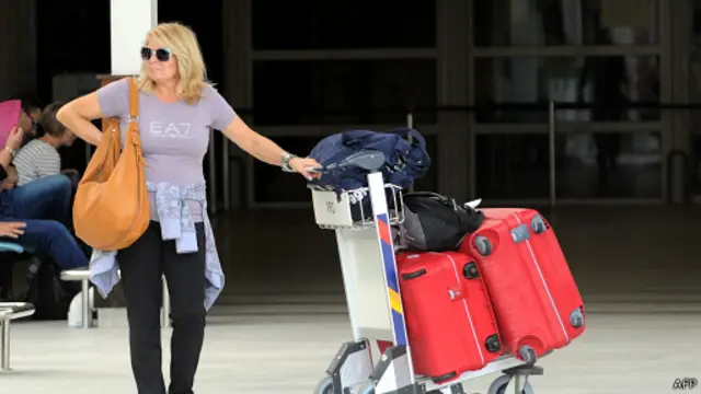 مع أن جمهورية المالديف تسعى للحصول على استثمارات سعودية، إلا أنها لا تستطيع إبعاد الأعداد الكبيرة التي تقصدها من السياح