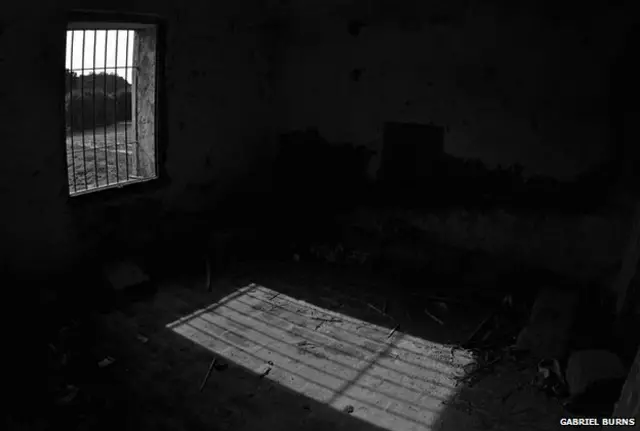 एक तंग कोठरी