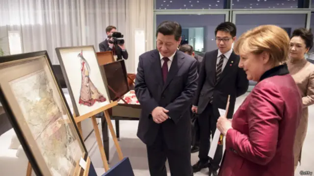 有人猜测默克尔是借过去的地图暗示俄罗斯占据了中国大片土地,意在提醒中国警惕俄罗斯