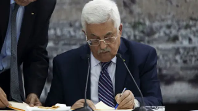 محمود عباس نے چوتھے جنیوا کنونشن کے ساتھ شروع بین الاقوامی معاہدوں کی توثیق کرنے کے لیے ’فلسطین کی ریاست‘ کی جانب سے درخواستوں پر دستخط کیے۔