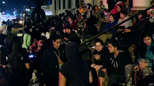 زلزلے کے بعد چلی کے ساحلی علاقوں کو خالی کرنے اور لوگوں کو منتقل کرنے کا حکم جاری کیا گيا