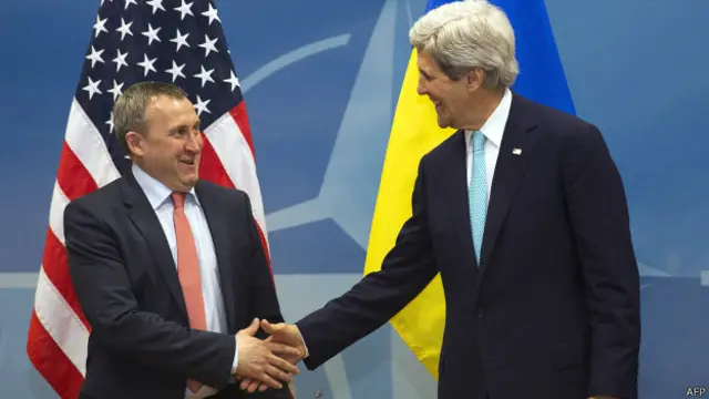 यूक्रेन के विदेश मंत्री एंड्री डेशचित्सिया और अमरीका के विदेश मंत्री जॉन केरी