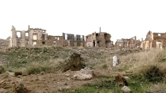 Reruntuhan gedung bekas perang di Belchite, Spanyol, merupakan tujuanlokasi penelitian arkeologi