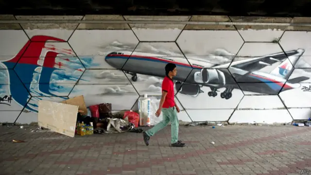 吉隆坡市郊安邦鎮一幅以馬航MH370為題的塗鴉（2/4/2014）