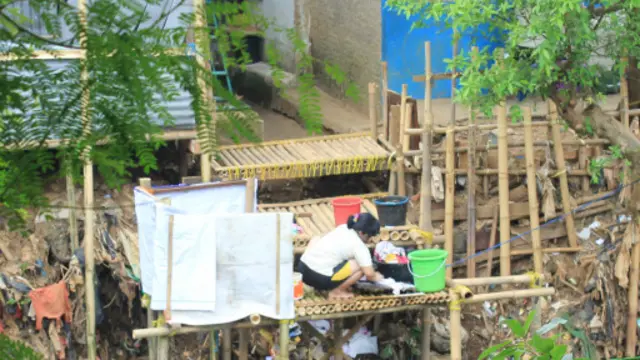 Kawasan kumuh di Jakarta 