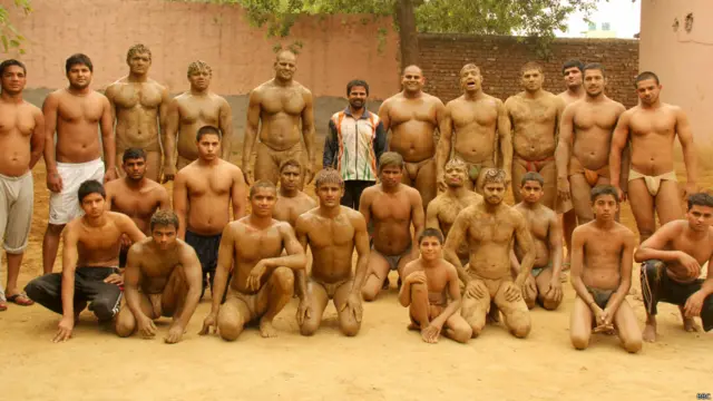 अखाड़े के पहलवानों की ज़िंदगी