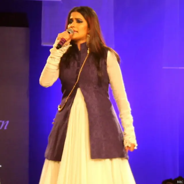 गायिका सोना मोहपात्रा