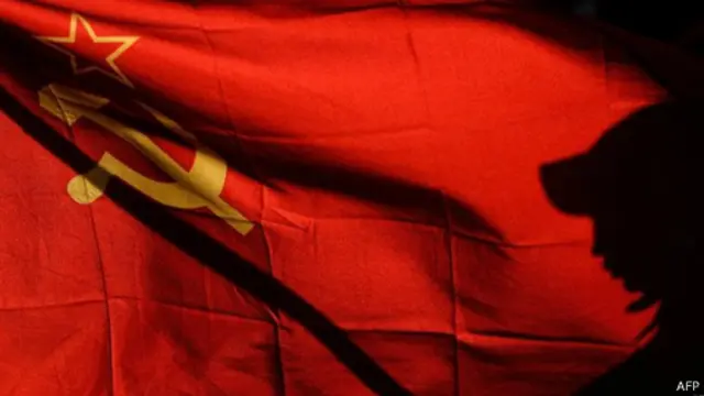 صورة للعلم السوفييتي الأحمر