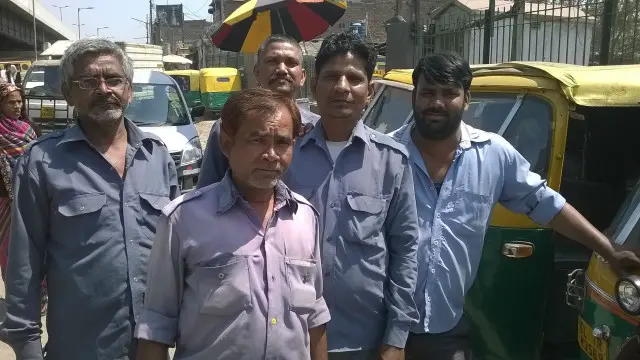 ऑटो चालकों का समूह