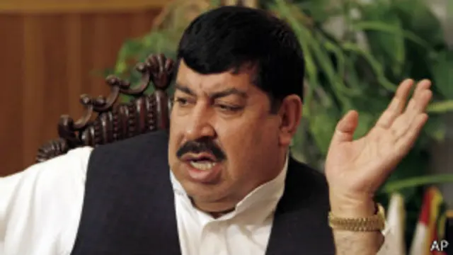 گل آغا سیاست دان کے علاوہ کاروبای شخصیت بھی ہیں