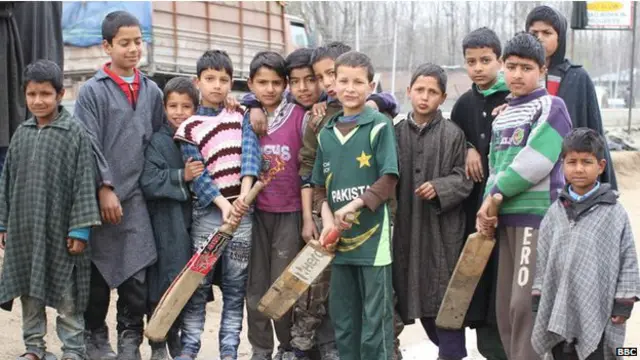 باقی برصغیر کی طرح کرکٹ کشمیر کا بھی مقبول ترین کھیل ہے