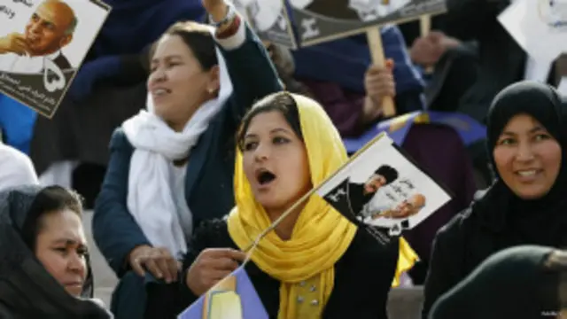 تقلب در انتخابات در دو صورت امکان پذیر است. به دلیل نبود امنیت و در صورتیکه نهادهای مسئول برگزاری و نظارت بر انتخابات قوانین انتخابات را نقض و یا هم اصل بی‎طرفی را در انتخابات حفظ ننمایند