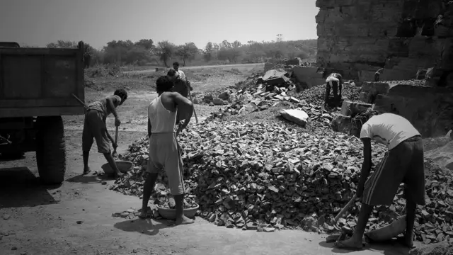 क़तार का आख़िरी, नोटा, बस्तर