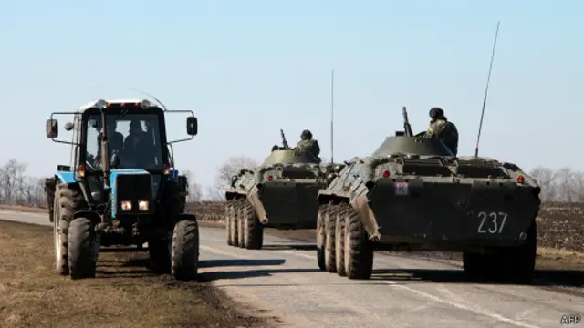 Украинские БТРы едут защищать восточную границу Украины