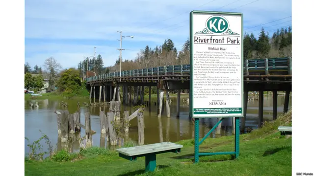 Un pedazo de tierra que hay al lado del puente de la calle Young en el que, según su propio relato, el cantante pasó algunas noches durmiendo a la intemperie y en el que se inspiró para escribir la canción "Something in the way", ha sido transformado en años recientes por un grupo de residentes locales en un pequeño parque en el que se rinde homenaje a Cobain.