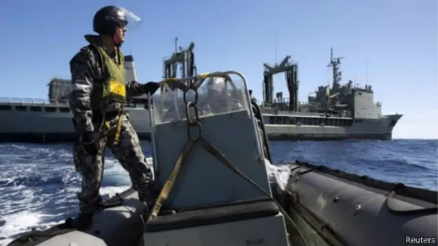 Tim pencari telah menemukan sejumlah benda tetapi tidak terkait pesawat hilang