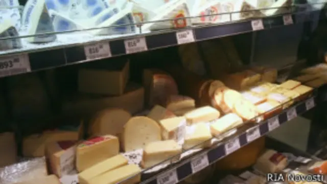 Сыр на прилавках в российском магазине