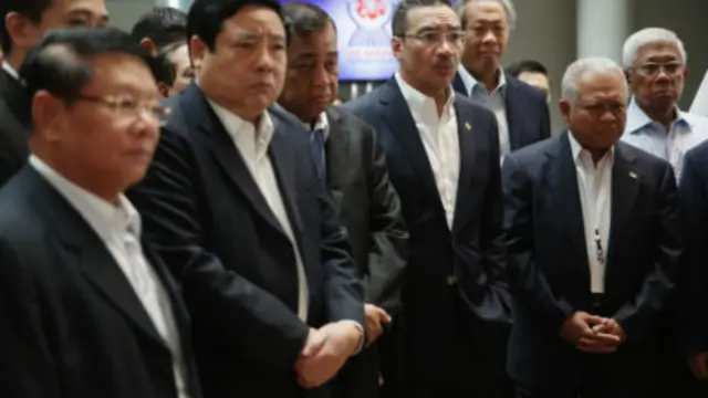 Bộ trưởng Quốc phòng các nước Asean lắng nghe giải thích về sóng thần
